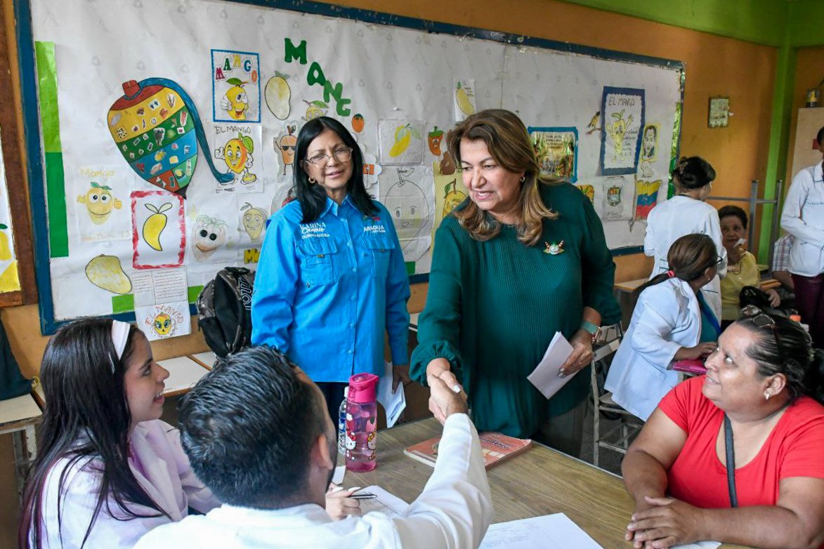 ¡Una hermosa labor del Pdte. @NicolasMaduro! Junto al equipo del @IpasmeOficial llegamos a la U.E.N.B Juan Lovera del municipio Girardot, realizamos una extraordinaria Jornada Médica Integral para el sector educativo de Aragua. @MPPEDUCACION