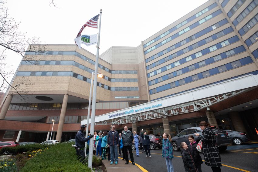 Yale New Haven Hospital staff and guests participated in today’s #DonateLife flag raising ceremony. Learn more about becoming an organ donor by visiting brnw.ch/21wILTe