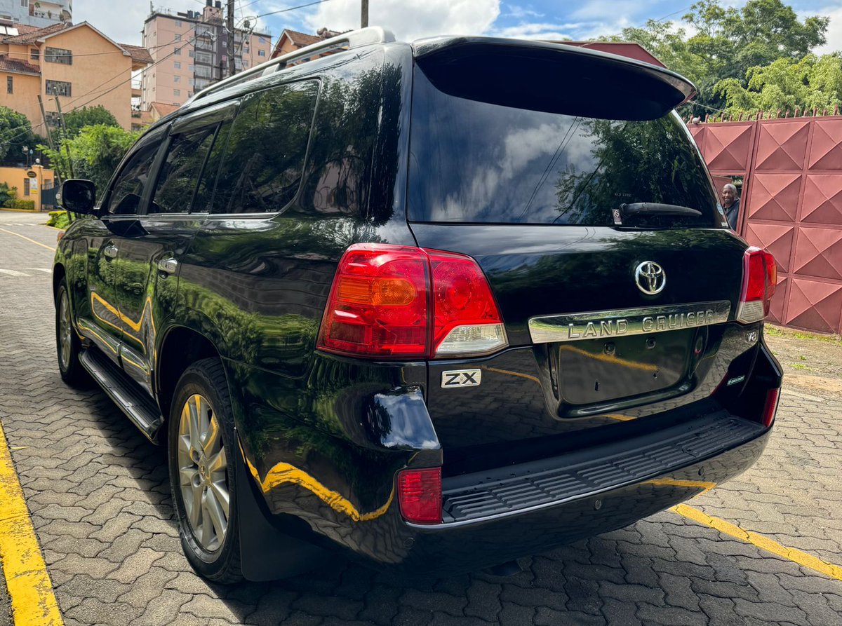 >>Toyota landcruiser V8
>>2015 model(Early import KCF reg)
>>4600cc petrol
>>Tan leather interior
>>Sunroof
>>7 seater
>>Heated seats
>>Parking sensors
>>New tires 

Asking ksh7,300,000

South C 
Hussein mohammed Betty Adera 
John Allan Namu Nakuru Niger
Eliud Kipchoge