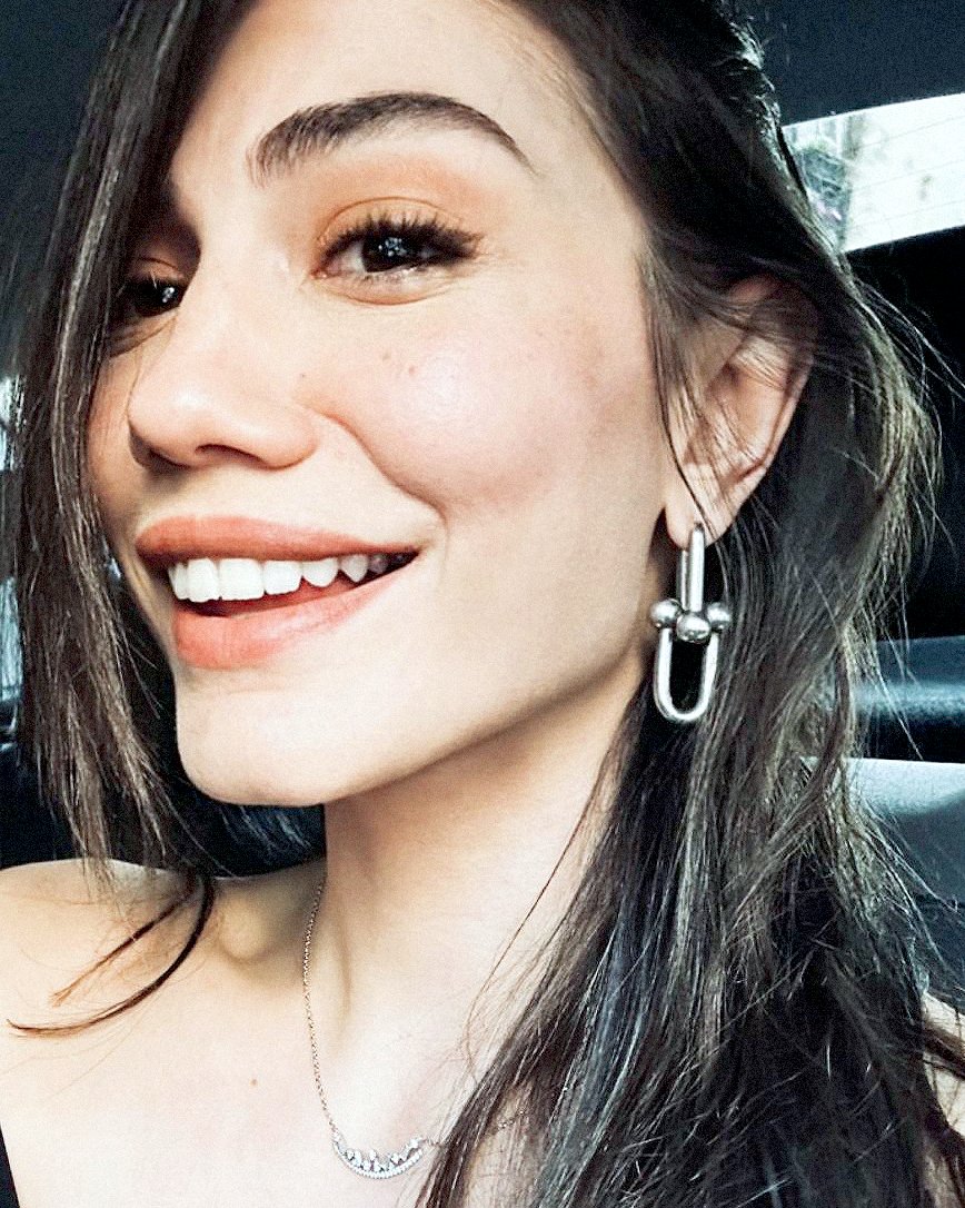 She's the definition of perfection

#DemetÖzdemir