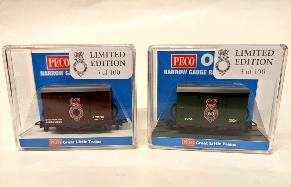 Hey hey it's Friday! Time for some #narrowgauge 009 #railway #trains #modelling with the commemorative limited edition #Peco @PECOstreamline vans from the Welsh Highland Heritage Railway in #Porthmadog Have you bought yours yet?! 🏴󠁧󠁢󠁷󠁬󠁳󠁿🇬🇧🇪🇺😉👍

whr.co.uk/info/shop/

@BRMmagazine