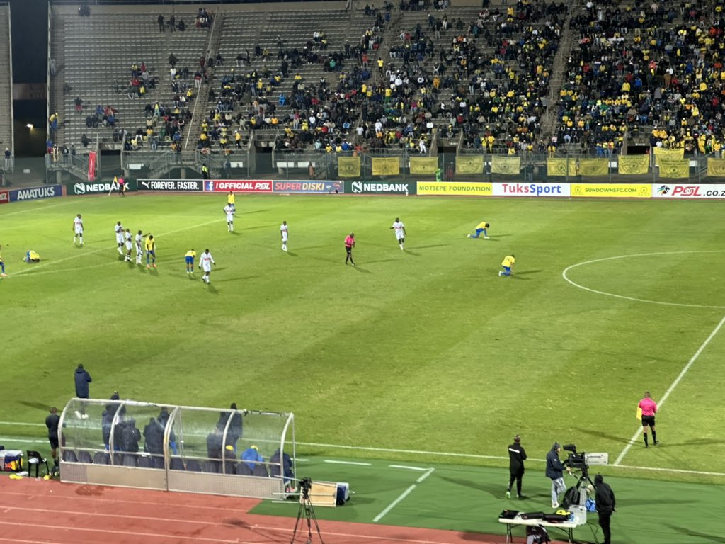 Sitter missed!!! Lorch’s last chance for a late winner goes wide… @AmaTuks 1-1 @Masandawana Penalty shootout time at Lucas Moripe stadium 🏟️ ! Are you ready for Harry’s penalty @bhutikhens ? 😊 #NedbankCup | @SABC_Sport