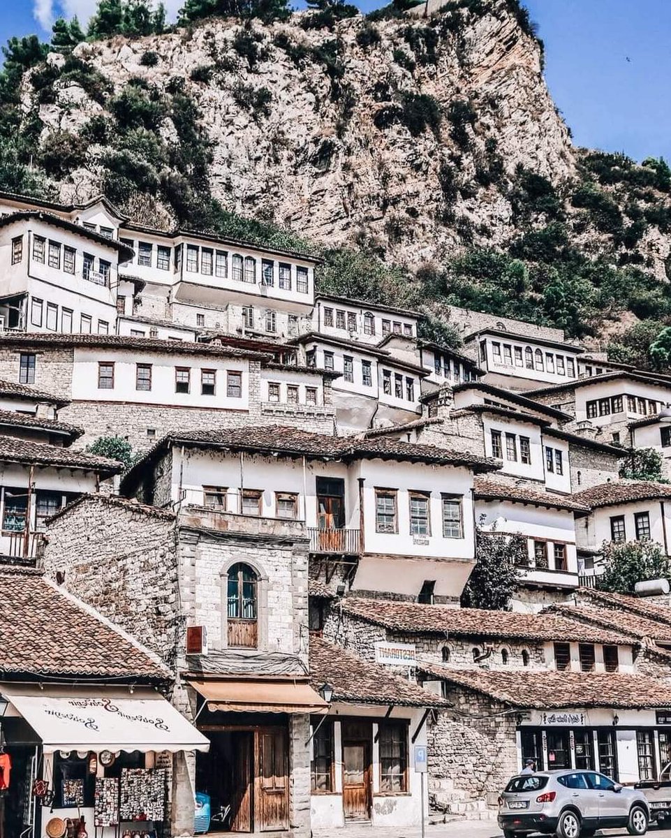 Pas Gjirokastrës, qyteti më i bukur në trojet shqiptare. 📍 Berat. Credits (Beautiful Palces FB).