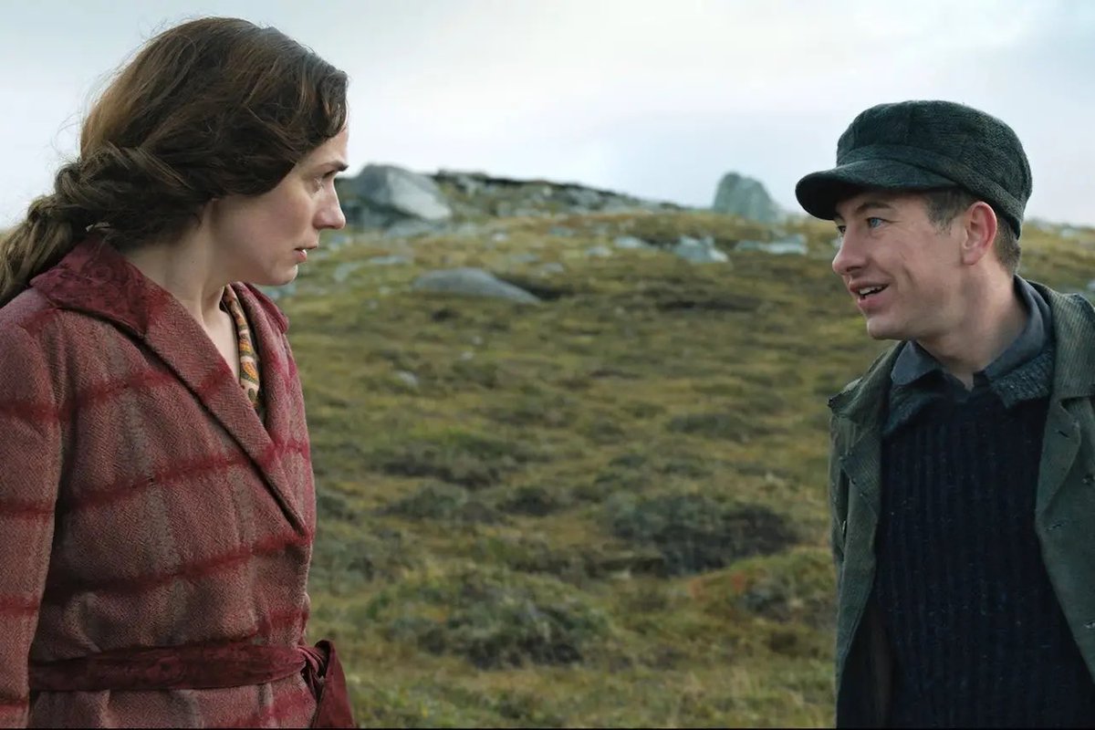 Kerry Condon & Barry Keoghan THE BANSHEES OF INISHERIN (2022)