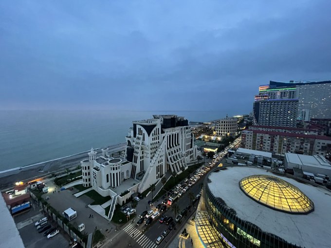 cannot stress how wild life has been but here&rsquo;s a picture i took the other day https://t.co/BOLkpvtj