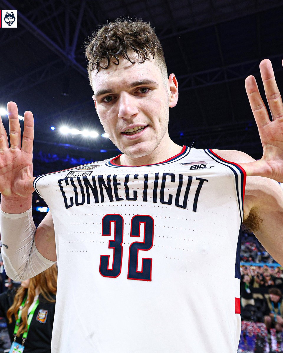UConn’s Donovan Clingan has declared for the 2024 NBA Draft! 🚨👀 The 7-2 Center averaged: 🔥 13.0 Points 🔥 7.4 Rebounds 🔥 1.5 Assists 🔥 63.9 FG%