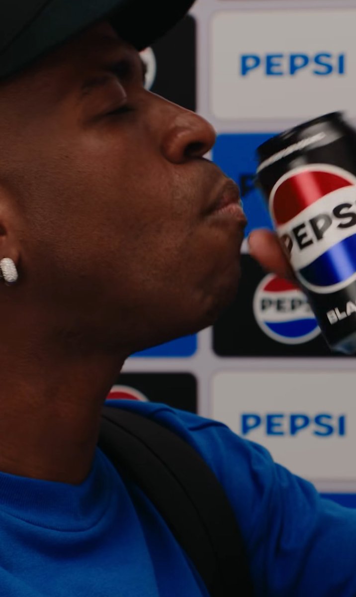 فينيسيوس في إعلان مع شركة Pepsi. 🖤