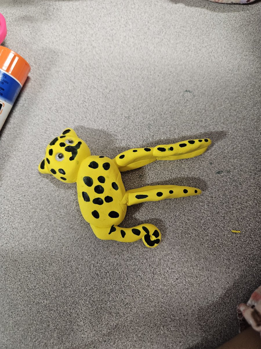 MaryBethBajikar's tweet image. To close out our research project and our science topic on parts of animals, we created our animals out of clay and shared with friends what parts make them special. @DLE_Lions 
#justgoodteaching #livelaughloveleonetti #hearourroar