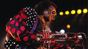 Miles Davis - A Tribute to Jack Johnson (1971) (Full Album)
youtube.com/watch?v=up9yWD… 
#jazz #art #funk #fusionjazz #jazzlegend #instrumental #experimental #freejazz
