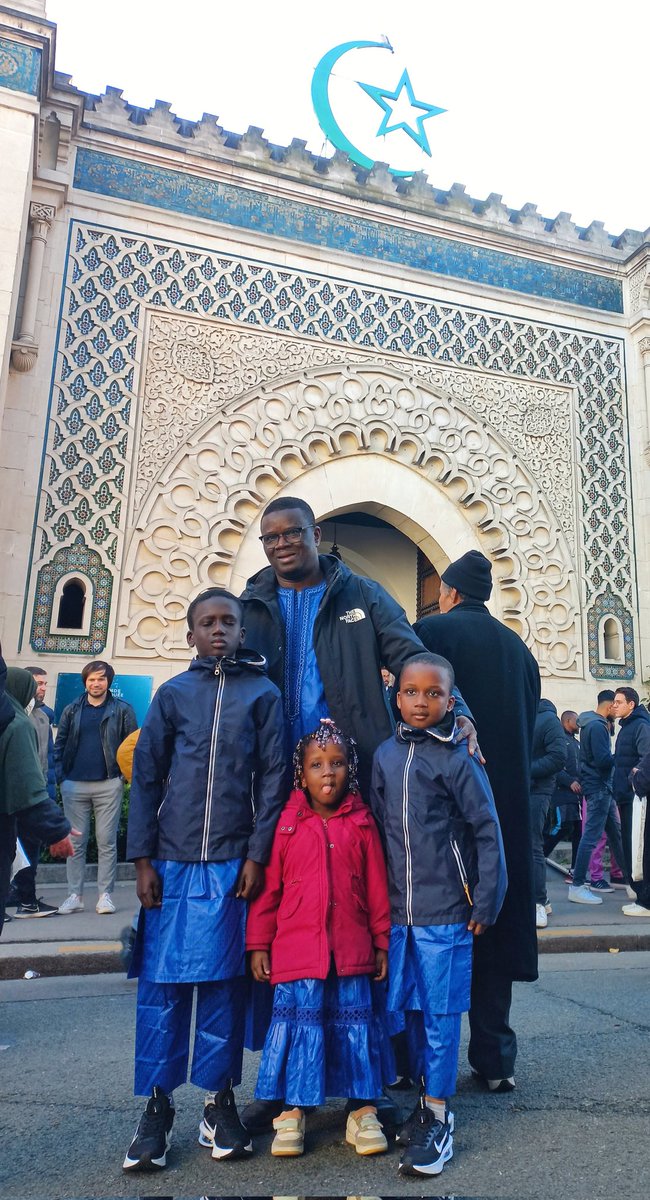 Obirmonser's tweet photo. Bir Ramazan Bayramı heyecanı daha sona ererken, bu sene Paris Merkez Camiinde çektiğim bayram namazı çıkışı fotoğraflarım sadece bende kalmasın istedim. https://t.co/01BFKO3vS1