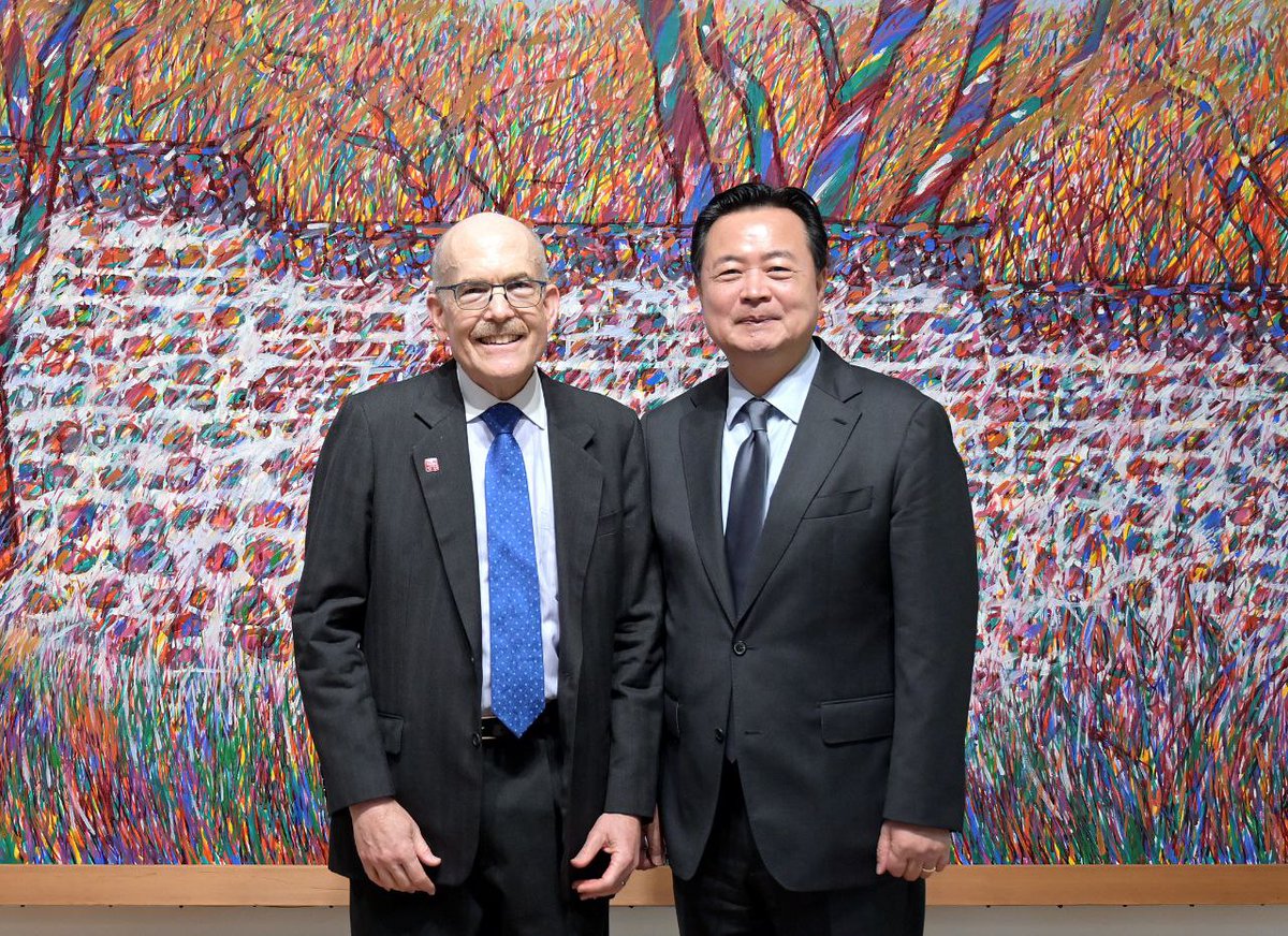 Amb. Cho invited his old friend Amb. James Zumwalt, Chairman of Japan-America Society of Washington DC, to his residence. They had a fruitful discussion on various global issues.