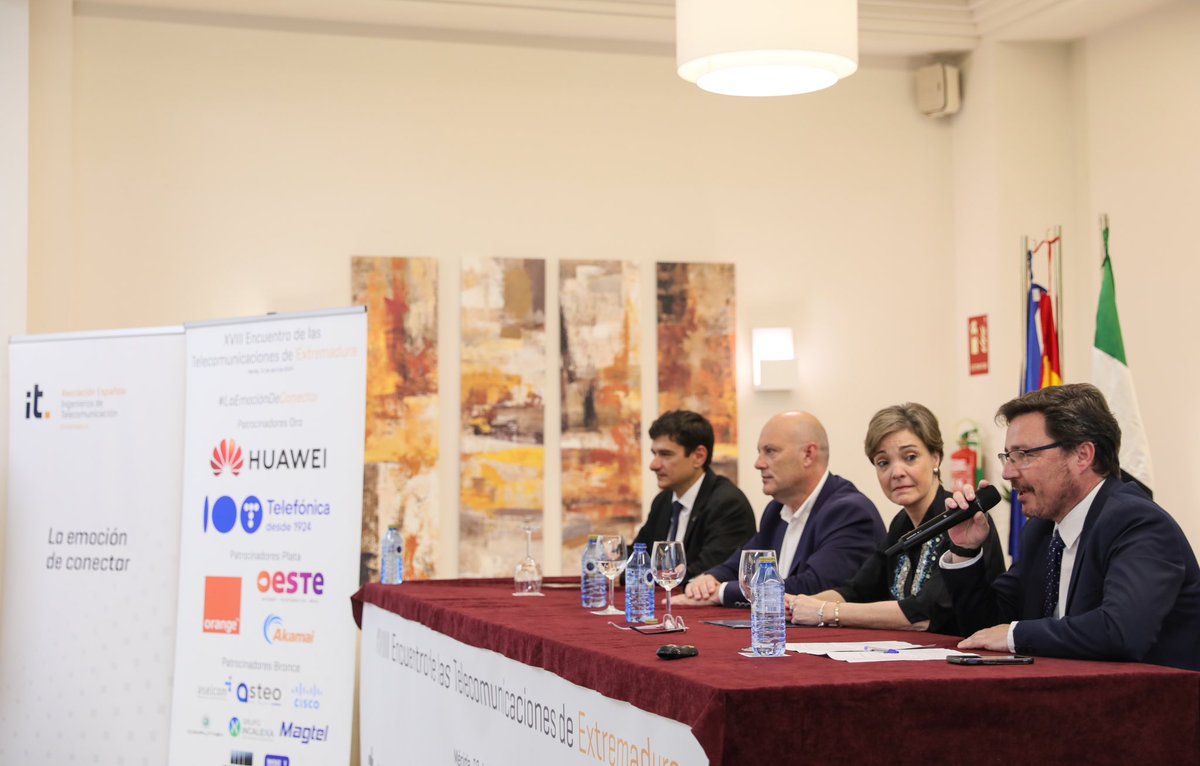 Telecos Extremadura (@aexit_es) on Twitter photo 🔸 #XVIIIEncuentroTelecoEx
Guillermo Santamaría, consejero de <a href="/econoempleoEXT/">Economía, Empleo y Transformación Digital</a>, remarca la necesidad de retener el talento joven en Extremadura así como en avanzar en la transformación digital de la región. 🔸 #XVIIIEncuentroTelecoEx
Guillermo Santamaría, consejero de <a href="/econoempleoEXT/">Economía, Empleo y Transformación Digital</a>, remarca la necesidad de retener el talento joven en Extremadura así como en avanzar en la transformación digital de la región.