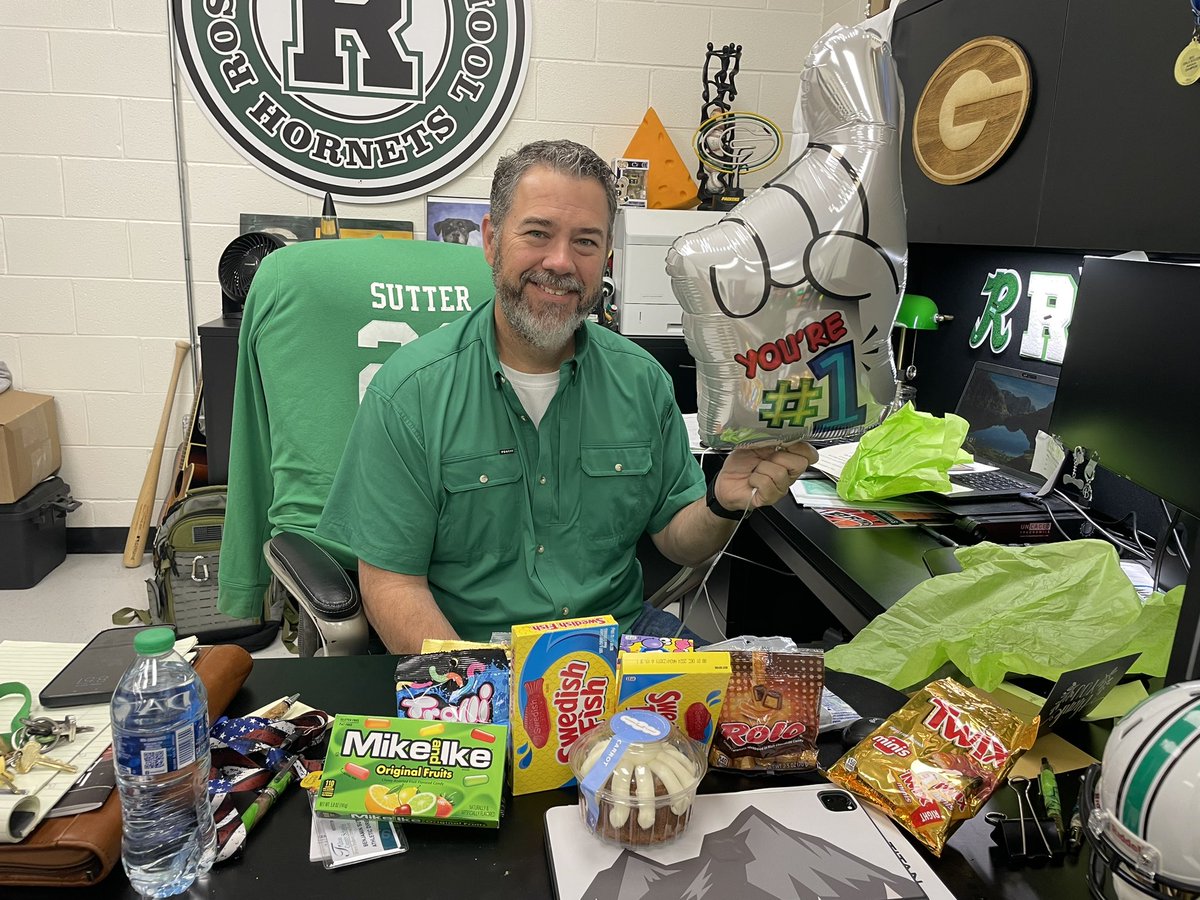 When you are lucky to have @RhsSutter as AP over your department, you definitely have to spoil him on AP appreciation week!!! @roswellsports @BaseballRoswell @caprewett @roswellsoftbaII