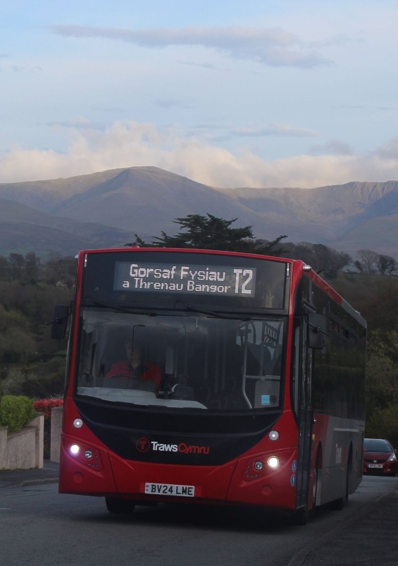 🆕️🚍 NEW BUSES 🚍🆕️ @LloydsCoaches in partnership with @transport_wales are currently introducing 16 NEW Low Emission buses for services G21, G23, G24, T2, T3, and T12 All 16 buses should be on the road by July We look forward to welcoming you onboard 📸 Efan Maung Thomas