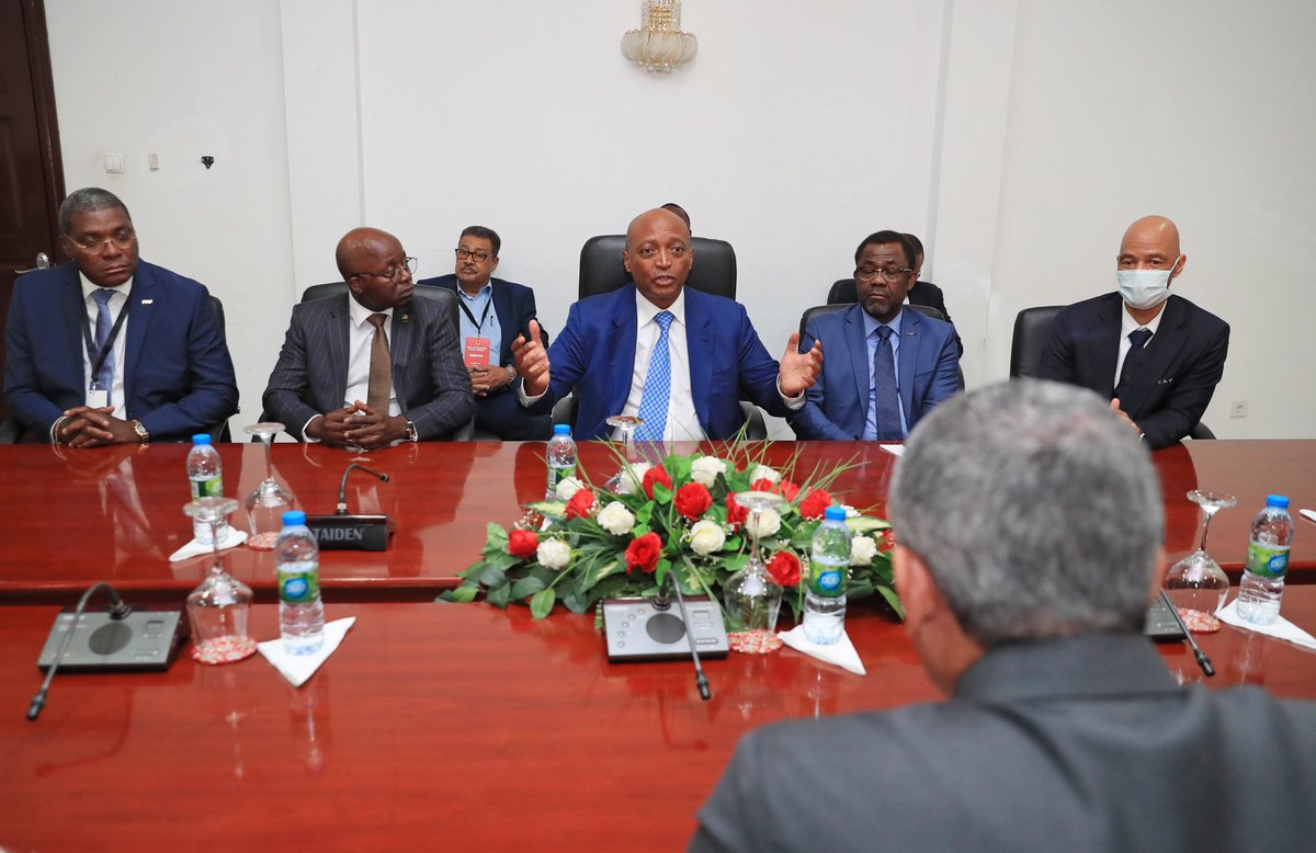 Le Président Motsepe a rencontré ce jour M. Rui Falcão, Ministre de la Jeunesse et des Sports de l'Angola. La réunion organisée à Luanda, a également vu la participation du SG de la CAF M. Véron Mosengo-Omba et du Président de la F.A.F M. Artur de Almeida e Silva