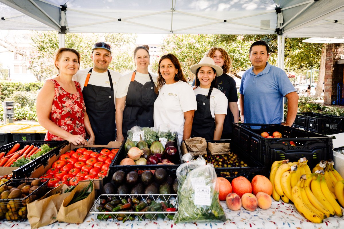 DowntownHouston's tweet photo. 📣SHOP LOCAL. SHOP SATURDAY. Join us and @CentralCityCoop TOMORROW, APRIL 13, at the #MarketSquareParkFarmersMarket for a fun and curated experience featuring the ✨BEST✨ #Houston growers and makers. Register now for FREE tickets. 🎟️ https://t.co/gL00520krX https://t.co/QCJiDwPahc