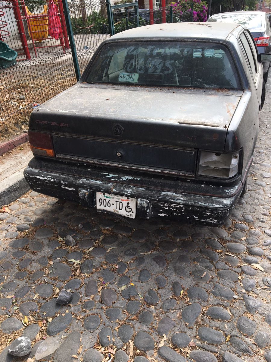 PedroDMtz's tweet photo. @locatel_mx Auto abandonado más de 30 dias, obstruye el paso de peatones y vehículos, Camino Real A Tetelpan casi Esquina Desierto de los Leones, Tetelpan, CP 01700 Álvaro Obregón https://t.co/nxhaRPXr53