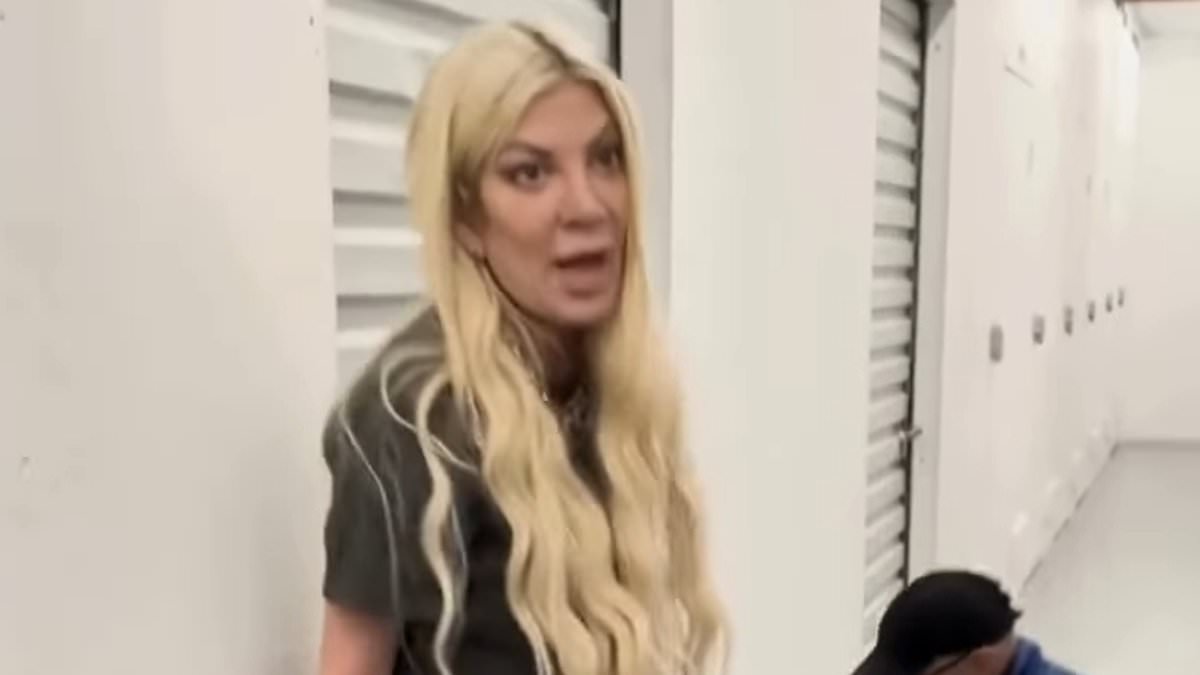 Tori Spelling admits she's a HOARDER and 'can't breathe' because she has so much clutter 'falling on top of her' - amid financial difficulties dlvr.it/T5QzfH . #Trump2024