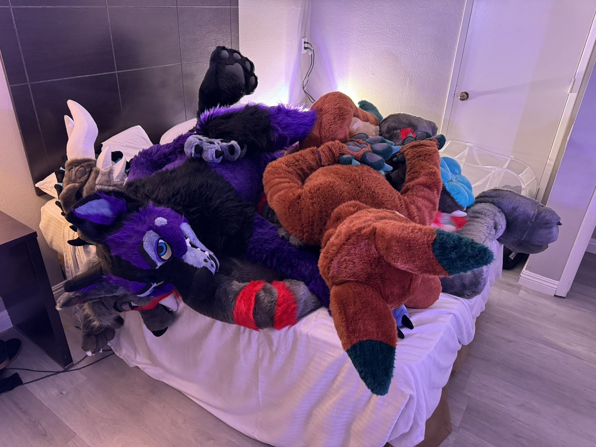 What better way to have a #FursuitFriday than a furpile with everyone doing the Family Guy death pose? ☠️ (I'm under everyone and absolutely THRIVING 💙💜❤️🤎)
