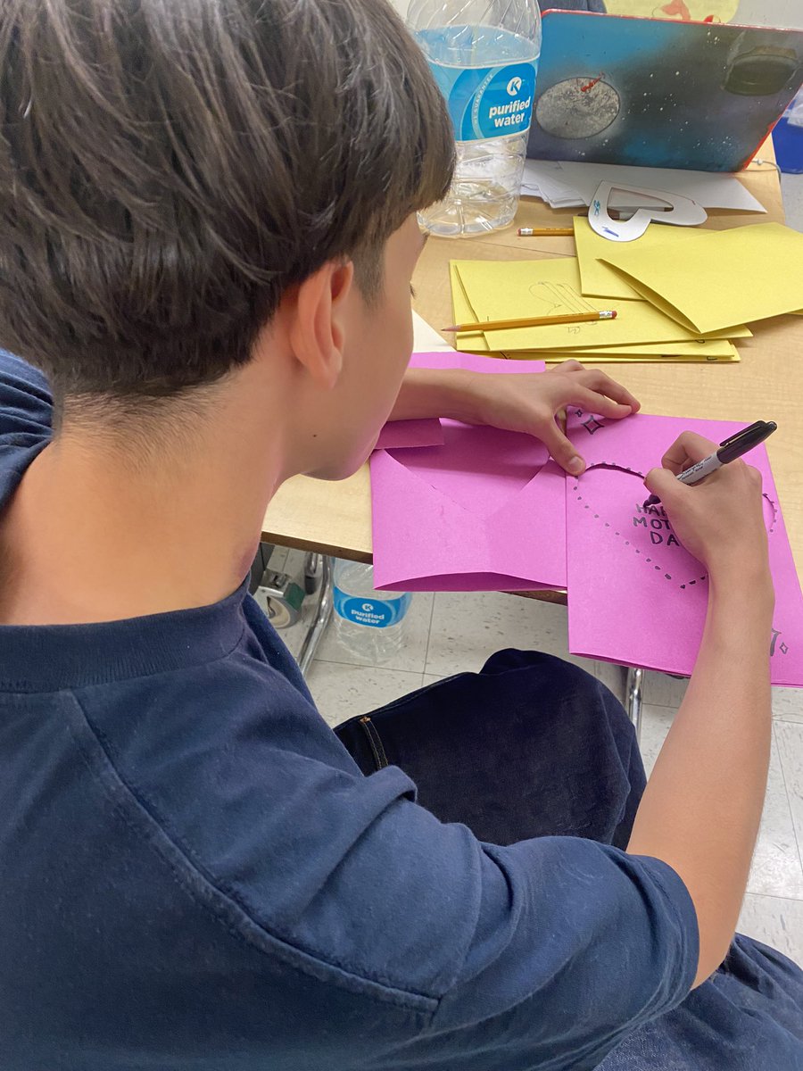 IG students use their writing skills to create a poem for a Mother’s Day card.—-E.Torres @McAllenISD @gutiexfer @ValeriaCarp_ @McAllenMemorial @Rowe006 @McallenHigh #WeAreIG #Owlitude