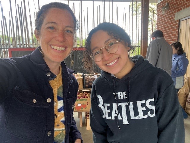 Our Food Systems Team had a great day volunteering at Beardsley Farm! 🌱 We packed produce bags and helped transport compost made from community food scraps to grow more veggies. 🥕♻️ Find fun ways you can give back through volunteering too! ➡️ uwgk.org/guide

#Volunteer