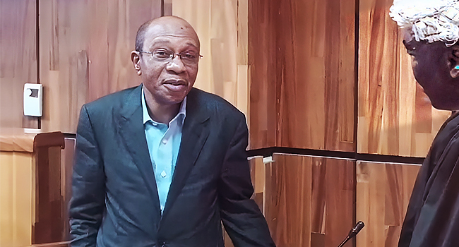 Emefiele Released After Meeting Bail Conditions channelstv.com/2024/04/12/eme…