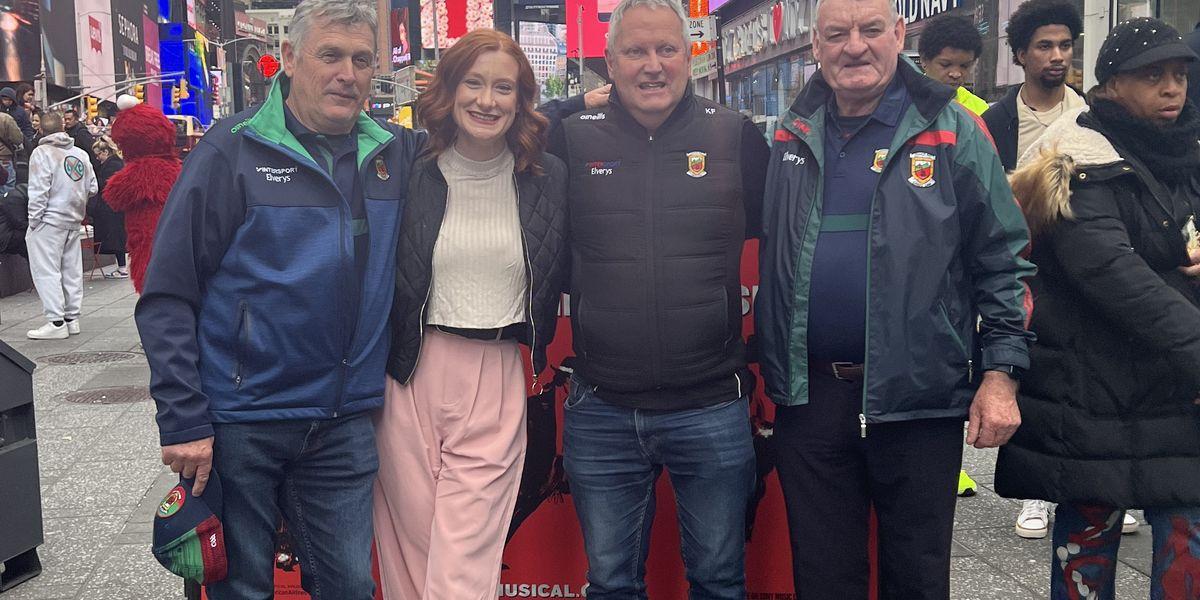 Woman reunited with Irishmen five years after taking viral photo in Times Square indy100.com/news/woman-reu…