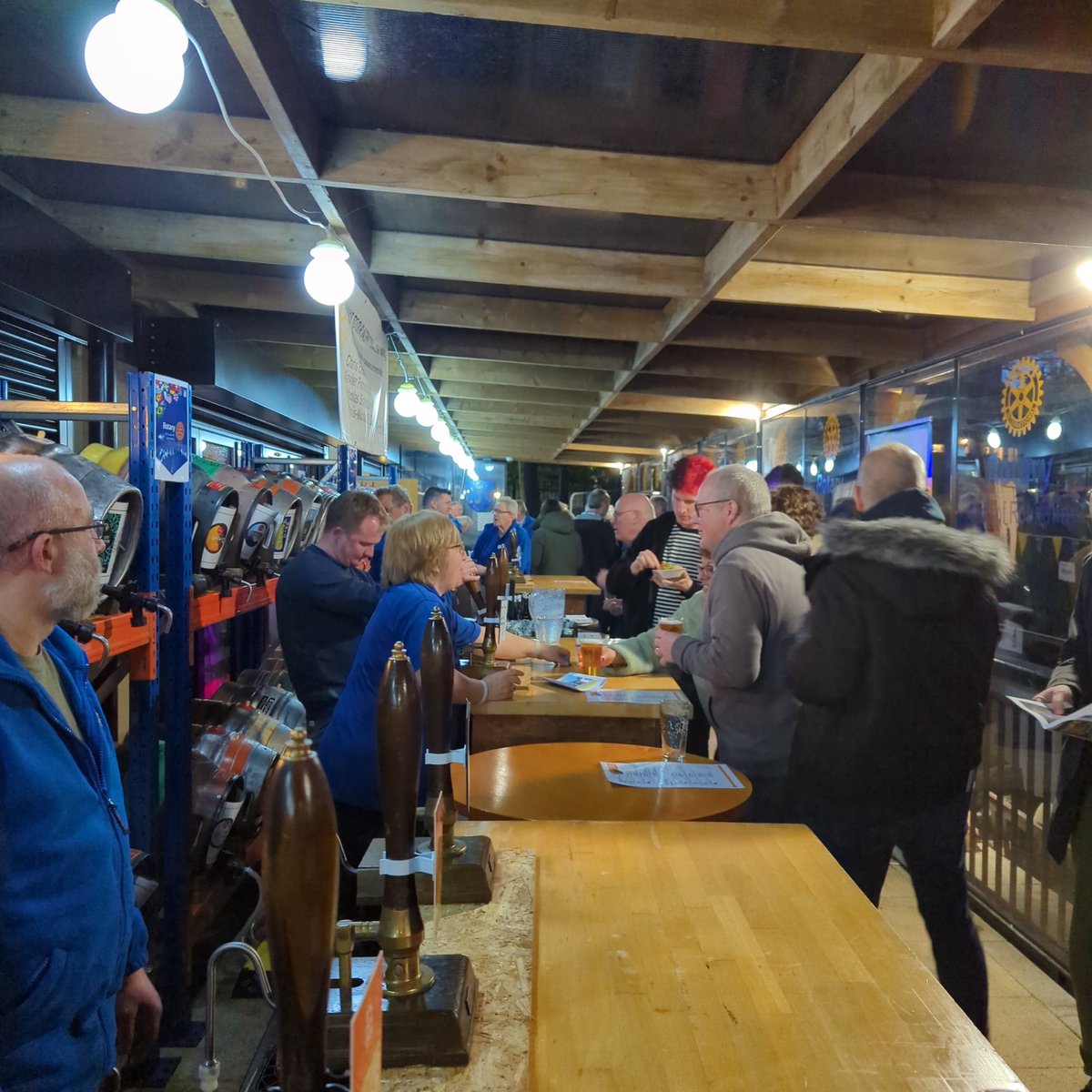 Good #beer good #music &amp; good company = a great atmosphere 👍 #leeds #roundhay <a href="/RCRoundhay/">Rotary Club Roundhay</a>