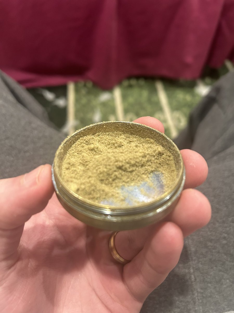 Thought I was out of weed until I opened up the keef 😍