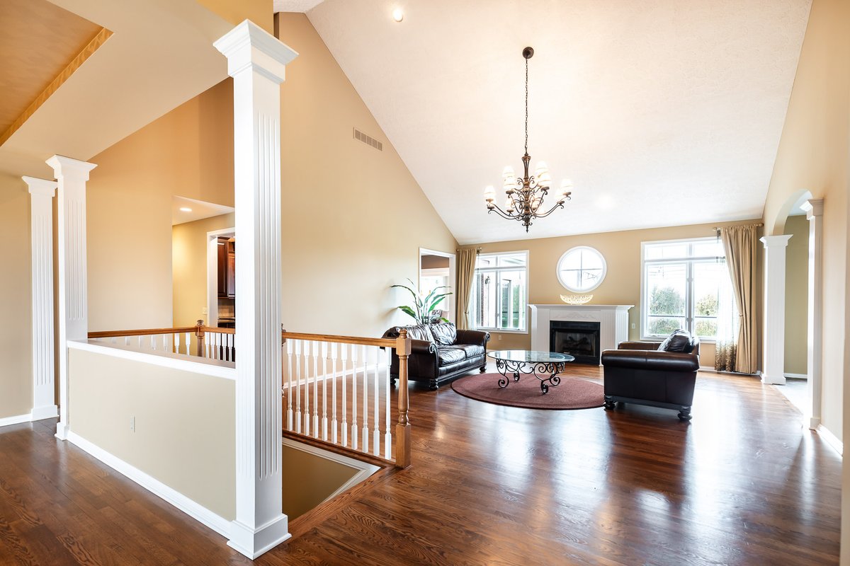 DorgerDiff's tweet image. RADIANT RESIDENCE IN DEER RUN ESTATE OF MIAMI TWP!
This pristine, spacious and sun-filled brick home boasts 4 bedroom, 2+2 bath, a gourmet kitchen, vaulted great room, 1st floor primary and a gorgeous finished lower level ideal for living &amp;amp; entertaining. 

DORGERDIFFERENCE.COM/LISTINGS