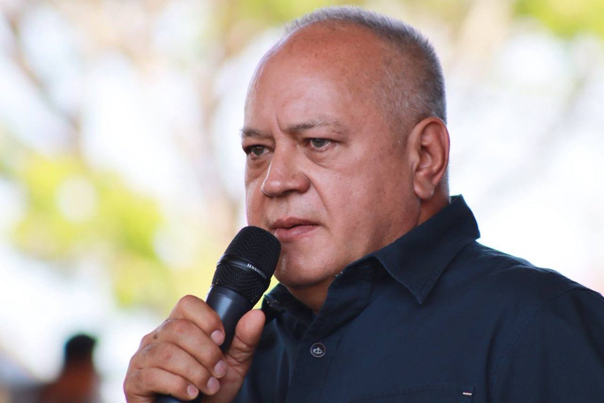 Aquí estamos presente en el Foro Nacional de la Juventud en Caracas, donde algunos protagonistas del 11, 12 y 13 de abril estamos narrando nuestras anécdotas de los hechos vividos esos días que marcaron  la historia de nuestra Patria y el camino de nuestra Revolución Bolivariana.