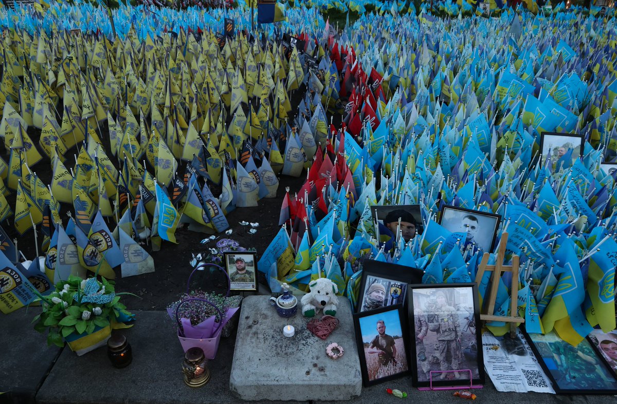 strategywoman's tweet image. 11:08 pm in #Kyiv 

I listened to the Ukrainian psychologist. 
He and his colleague just published a book, 'What is it, a war?' In it, they describe the physiological state of Ukrainians during the first six months of the full-scale invasion. 

When asked where we are now, he…