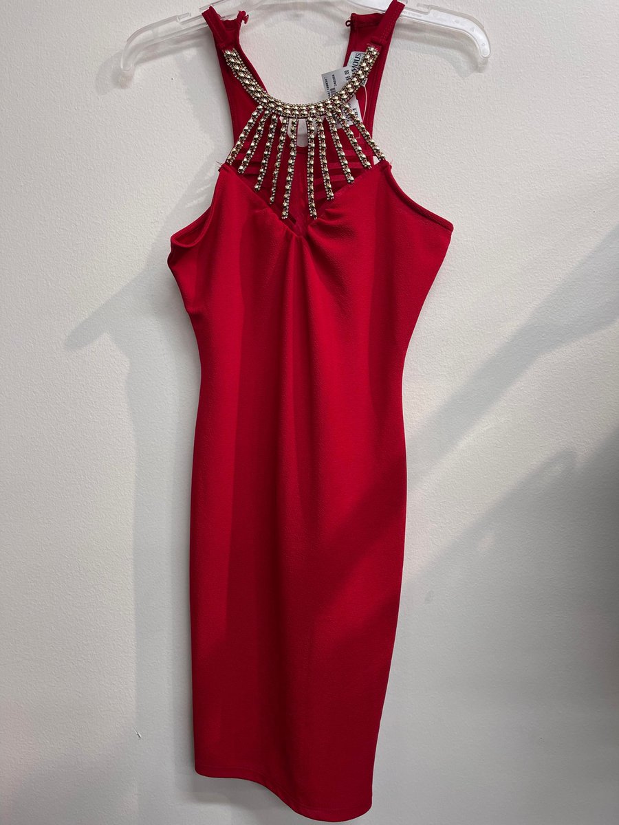 If you don't already have somewhere to go, you'll find somewhere after you get this dress 😮‍💨🔥

#reddressalert #formaldress #datenightdress #dressseason #platosclosetfayettevillenc #platosclosetfinds