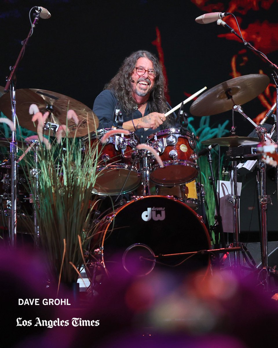 Dave Grohl, Snoop Dogg, Paul McCartney, Sheryl Crow and more honored Jimmy Buffet at the @HollywoodBowl on Thursday night. Read a play-by-play of what happened as told by @mikaelwood, August Brown and Erin Osmon: latimes.com/entertainment-…