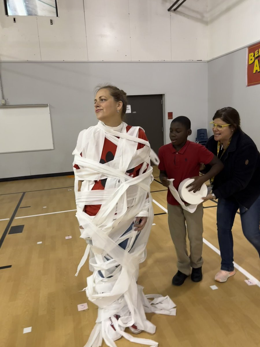 Our 3rd, 4th, and 5th graders got a chance to mummy wrap our principals during the STAAR pep rally! @ASJohnston1 @IrvingISD 🫶🏾 @JocelynTeaches @lmr0050 @mscastillo105