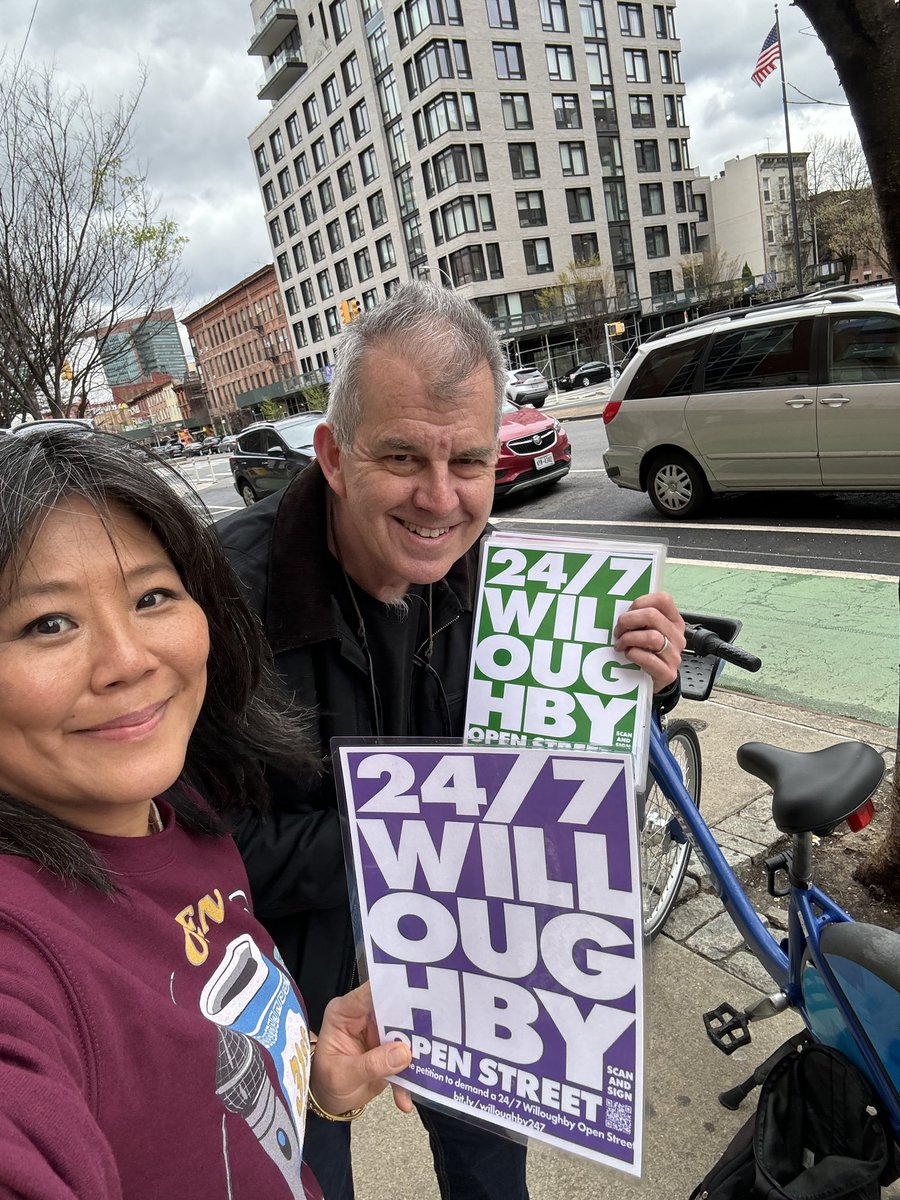 KathyParkPrice's tweet photo. Look out for the @fgopenstreets neighbors on the street this weekend, fighting for a 24/7 Willoughby! We have 1,084 petition signers in a day and I bet we’ll have atleast 2,000 by the end of the weekend. Email me at brooklyn@transalt.org if you want to support canvassing. https://t.co/s2mtMsMeNi