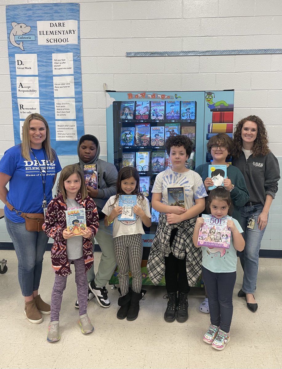 Every Friday, students who are in attendance at school are entered to win a trip to our book vending machine! Check out these lucky winners! We also add one student from all of our Splash Out recipients for the week! #DareToDive #MakeASplash @LindsayNKidd @linz_kurtz @ENoyesDES