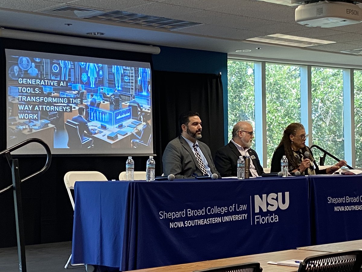 Professors Oscar Fernández, Jon Garon, & Jane Cross present to alumni on artificial intelligence.