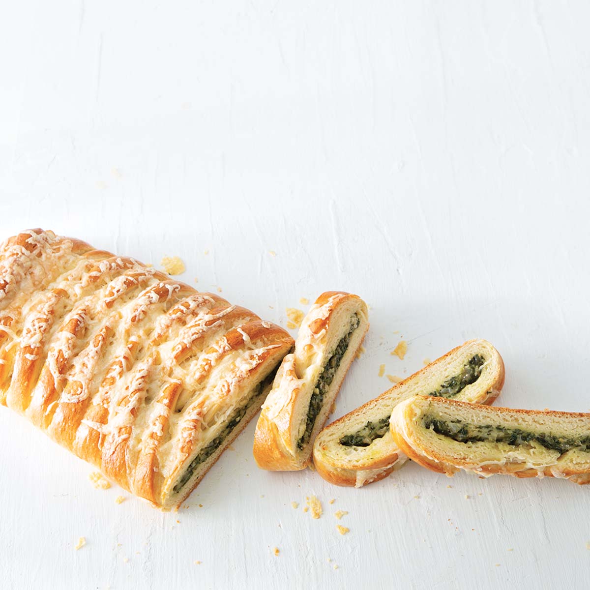 Spinach dip baked inside a woven loaf. 🔥 Spinach & Onion Braided Bread: bit.ly/3PdoqFG