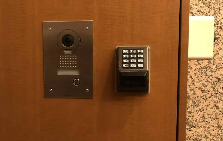 sevanlocksmith's tweet image. 🌟 Keep your world safe with Sevan Locks &amp;amp; Doors! Our cutting-edge security solutions offer round-the-clock protection, allowing you to focus on what matters most. Trust us for unparalleled security expertise. 🔒🌟 #KeepYourWorldSafe #CuttingEdgeSecurity