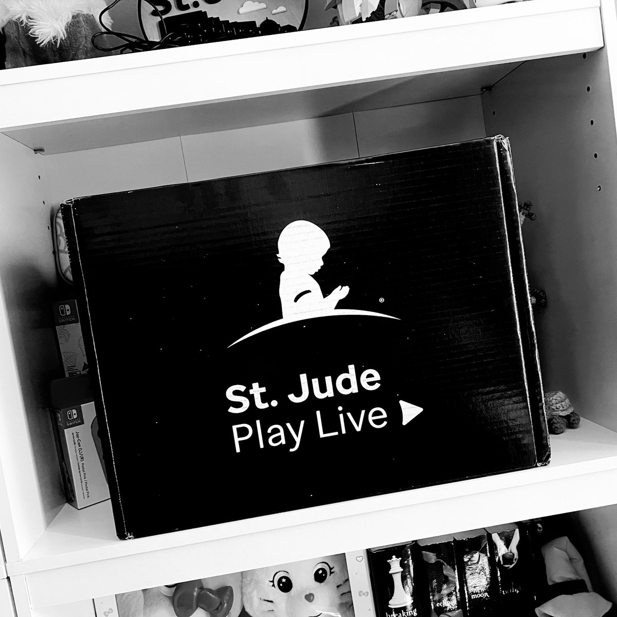 Opening up the St. Jude PLAYLIVE box and then playing the Fortnite update. We are continuing to raise money for St. Jude so make sure to stop by and donate to the kids! 💖 twitch.tv/thelaurabear