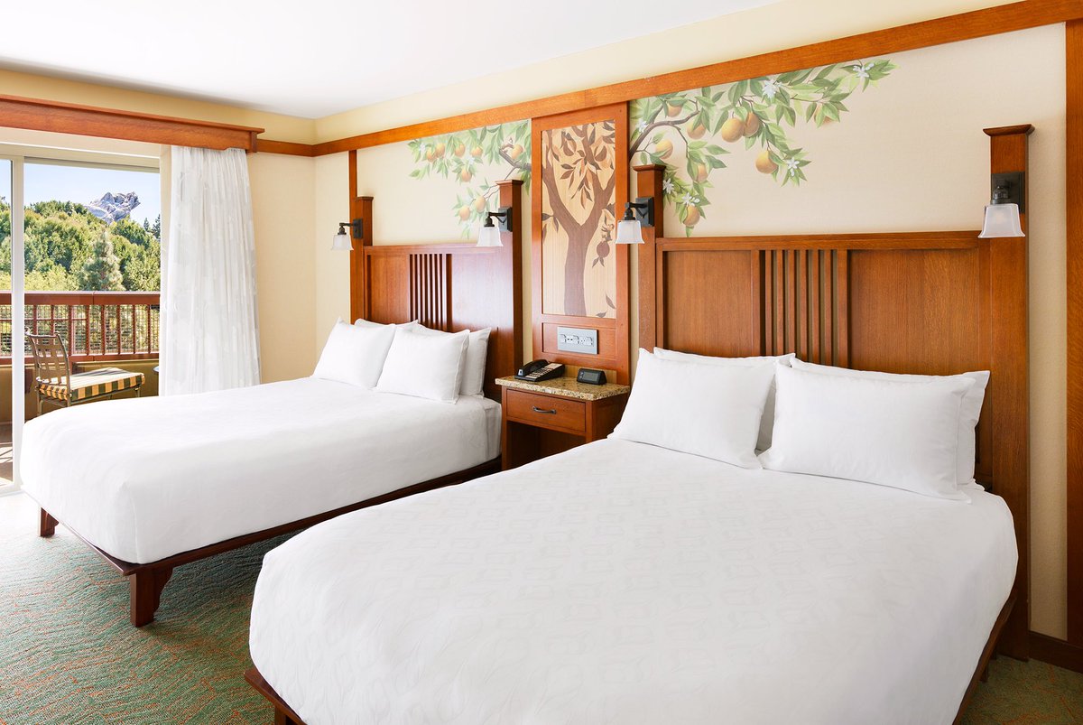 Mark your calendar for Nov 2+3! 🍁 We’re planning fun new ways to get together this fall at the Disneyland Resort.
Book your stay today and save big at DapperDay.com

🍂 We’re “stepping out in style” Sun, Nov 3 at Disneyland!