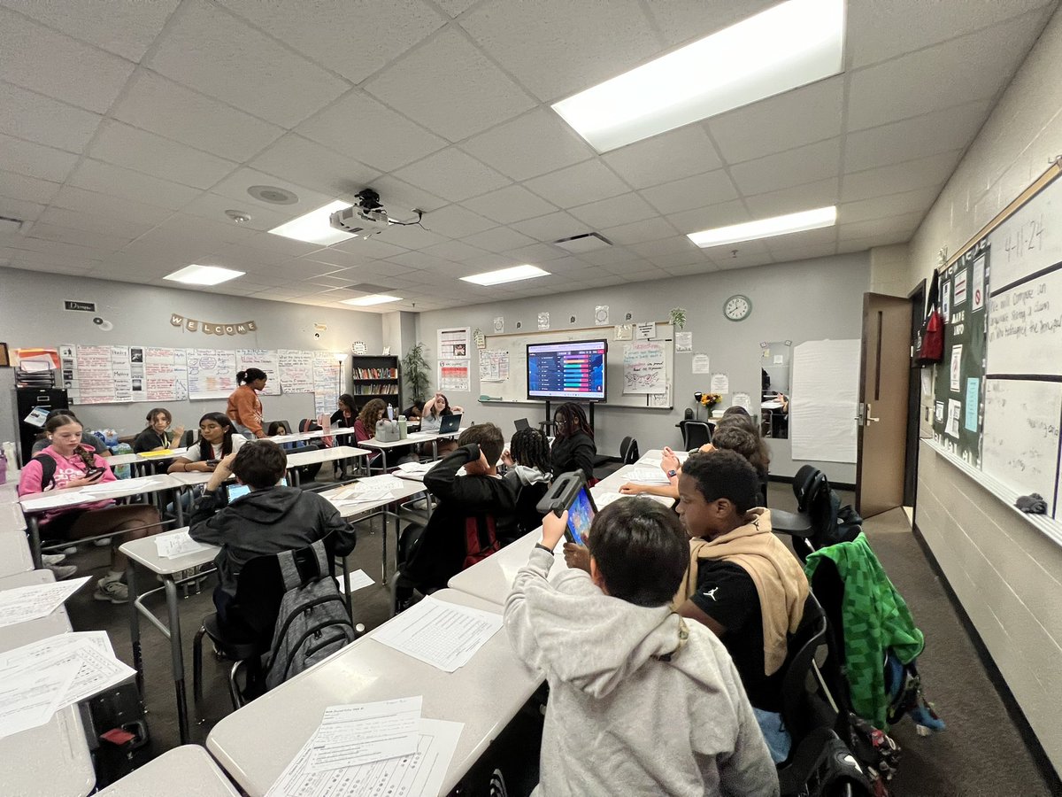 Great to see interactive learning happening at WMS, shot out to Ms. Cooper, Ms. Frazee and Ms. Judge for rowing the boat on a Friday. Learning surface area with cubes was engaging. #BeEliteWMS #RTBWMS #SendItOn