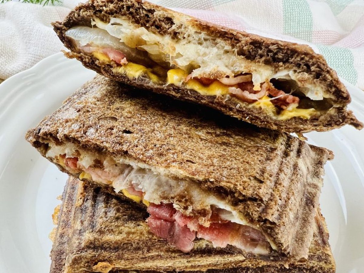 Happy #NationalGrilledCheeseDay! Don't be basic with you grilled cheese. Take it to the next level with this Pie Iron Not Basic Grilled Cheese! 😋🍞🧀 The best part? You can make it right at the campground! Enjoy! #GORVING #FoodieFriday gorving.com/tips-inspirati…