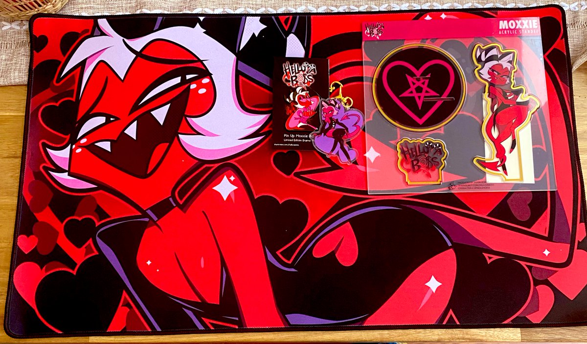Prince_Papaya's tweet image. I’m going to cry, 
ive gotten the most beautiful pieces of merch I’ve ever seen🥹💕

#moxxie #sharkrobot #helluvabossmerch