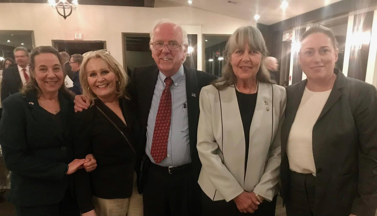 I had a terrific time joining the Orange County Conservative Party last night in Campbell Hall for their Spring Reception honoring long-time past Chairman John DeLessio! Together, we will work hard to defeat @PatRyanUC in November! #NY18