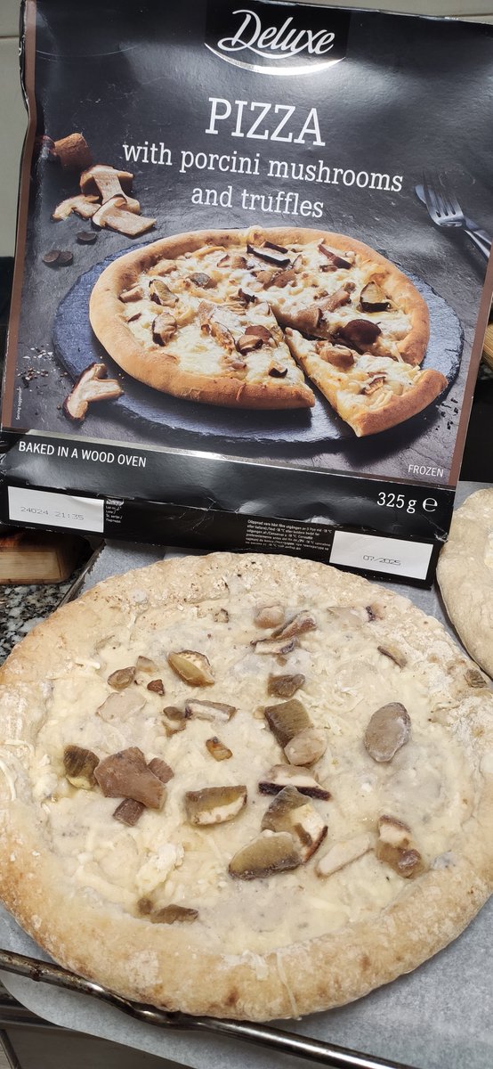 Gar_dogar's tweet photo. @lidlespana ¿Dónde está el resto de lo que le falta a la foto? #Mentiras #comida #pizza ?? #Espana #viral #emosidoengañados https://t.co/wFsA9ZlLMe