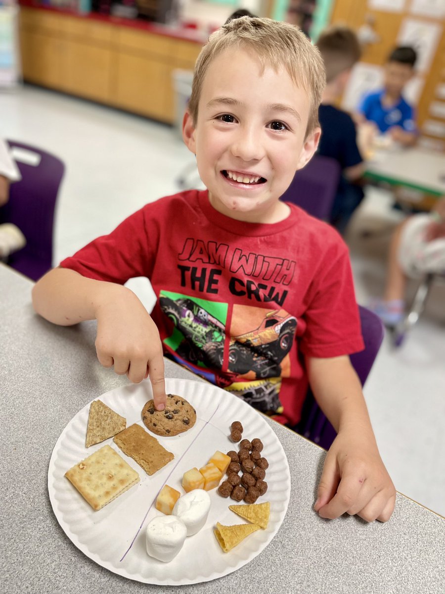 Kindergarten celebrated the end of their shapes unit with a 2D/3D snacks party! #AlvaradoExcellence