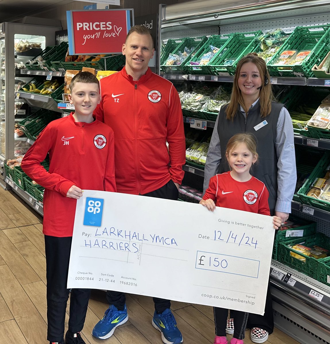 Today we were buzzing to receive a £150 donation from @coopuk in Blackwood to get some new equipment! We have a few runners from the village and some of them were there to pick up the big cheque! Thank you to the staff and customers at Blackwood for making this #TeamLarkhall