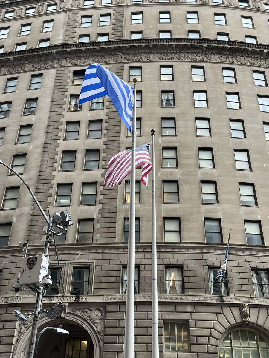 Deputy Commissioner @MiosotisMunoz1 joined @NYCMayor, @FederationNY, city partners, & the vibrant #Greek community in NYC today to raise their flag 🇬🇷💙 & celebrate 203 years of Greek independence.